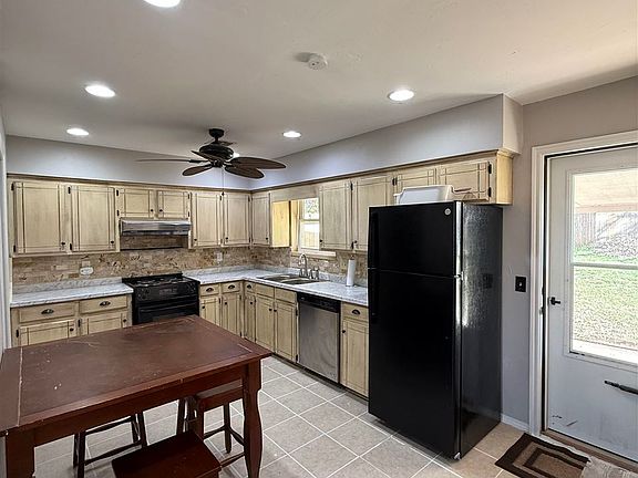 2nd image of 2623 N Park Dr