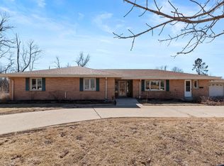 707 Riverview Dr, Thiensville, WI 53092