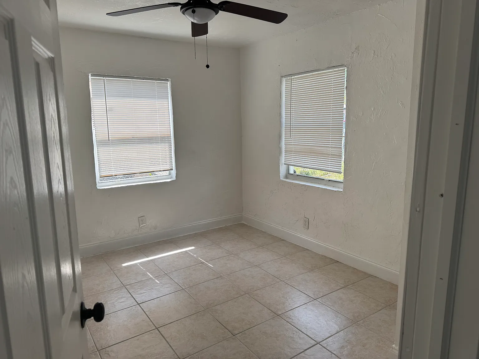 3 bed, 1076 sqft, $2,895 — Photo 4