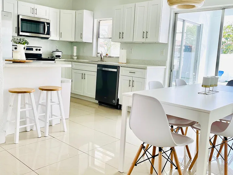 7904 Miramar Pkwy — Photo 12