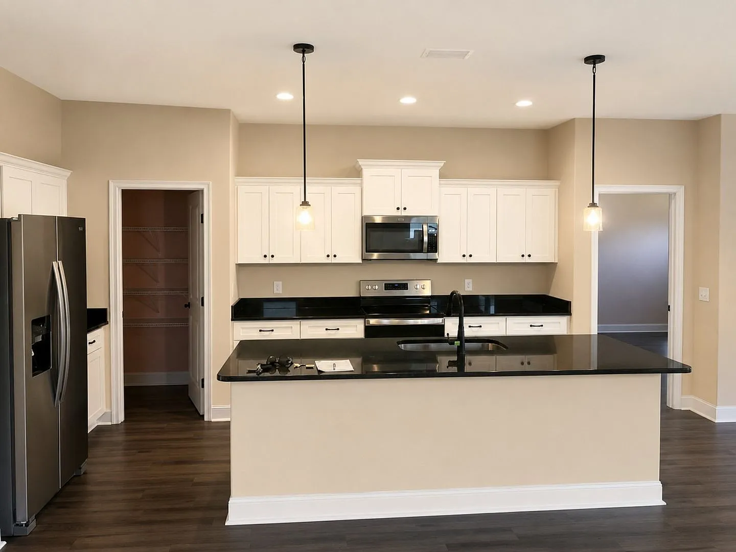 Beautiful Custom Home in Alachua's Savannah Station — Photo 2