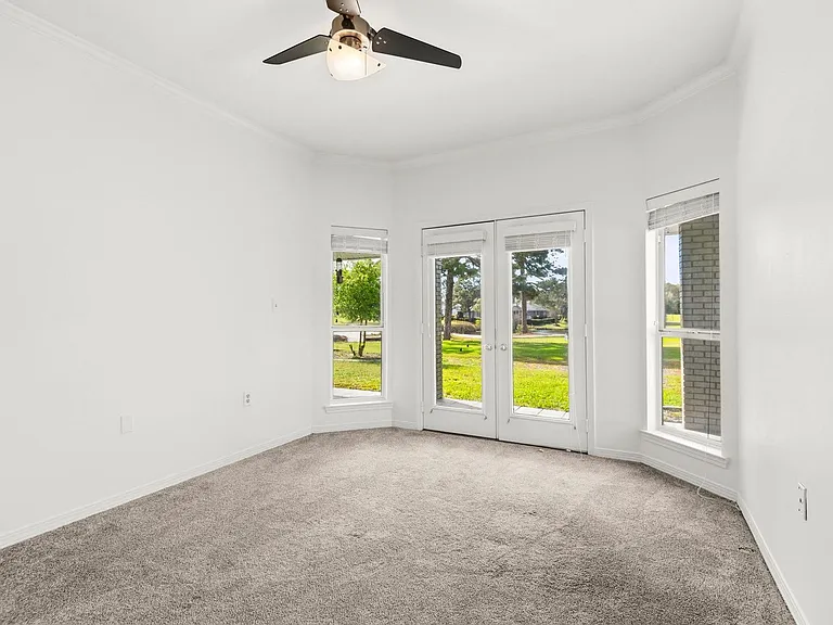 83 Lake Lorraine Cir — Photo 44
