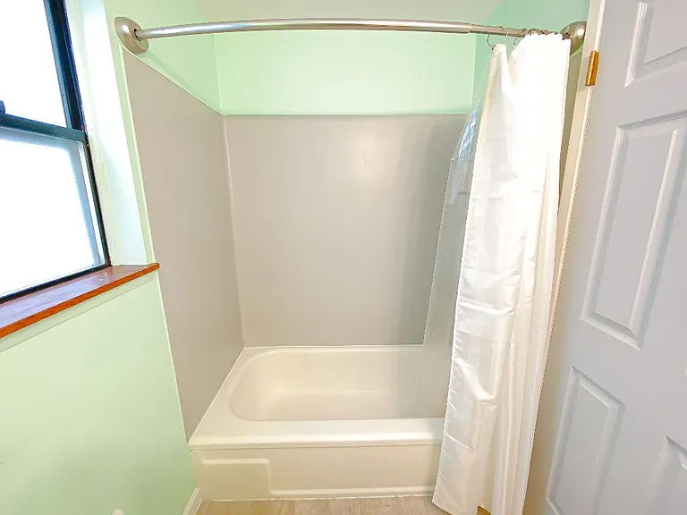 308 NE 45th St #5 — Photo 8