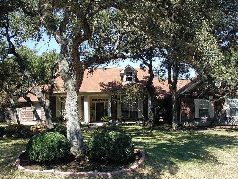 1st image of 302 Larkspur Ln