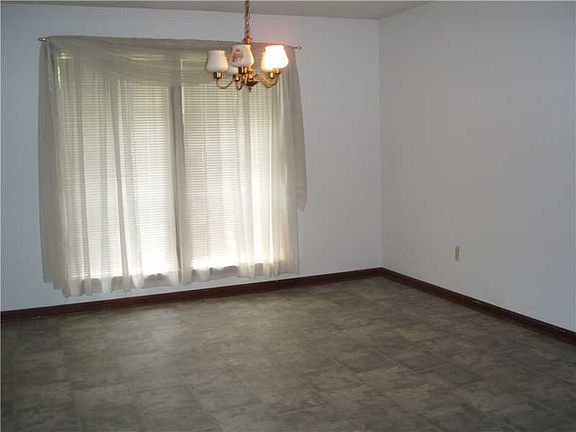 4th image of 4512 Pine Knoll Dr