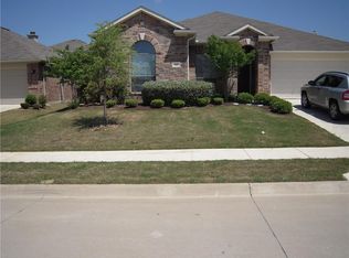 504 Crown Oaks Dr, Fort Worth, TX 76131