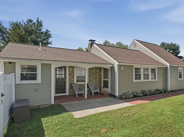 35 Edgewater Dr, Blackstone, MA 01504