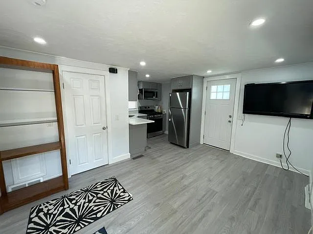 39 Newton Ave — Photo 8
