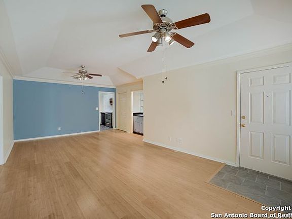 3rd image of 2611 EISENHAUER RD #1007