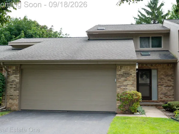 7900 Meadow Dr, Waterford, MI 48329