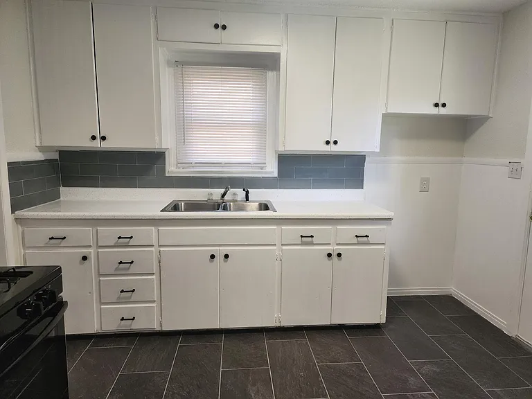 1225 NE 42nd St — Photo 11