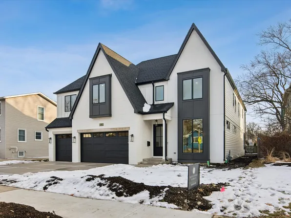 260 E Grantley Ave, Elmhurst, IL 60126