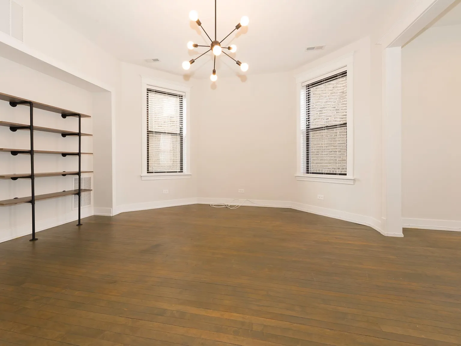 3223 N Hamlin Ave — Photo 3