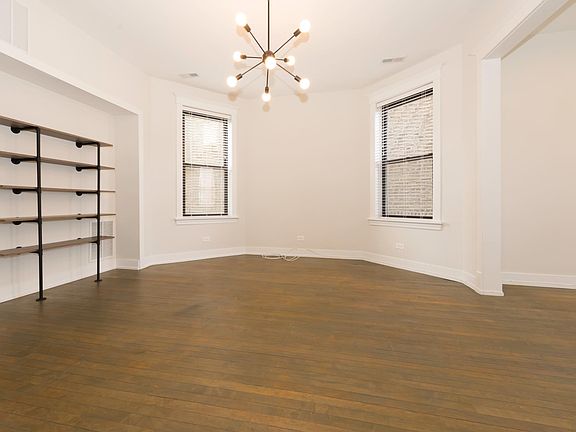 3rd image of 3223 N Hamlin Ave #1