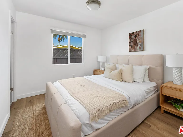 318 N Venice Blvd #B — Photo 13