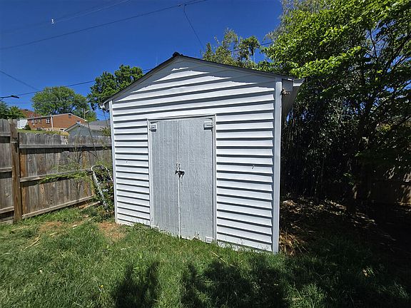 5th image of 912 Hemlock Rd