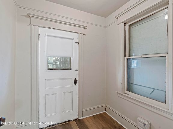 3rd image of 60 Dubois Ave