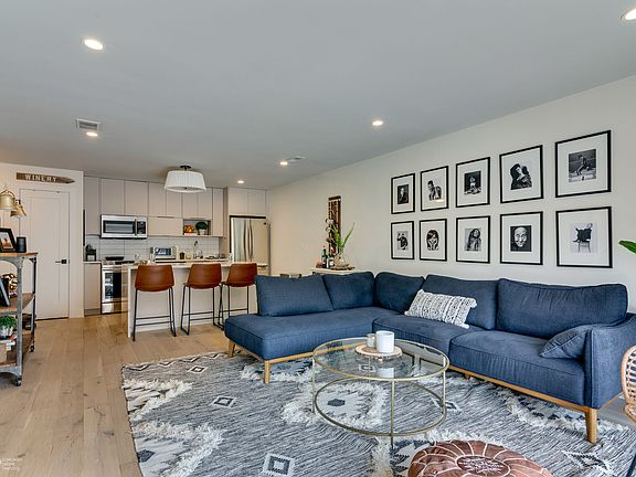 4th image of 1955 N Lincoln Ave #8528348