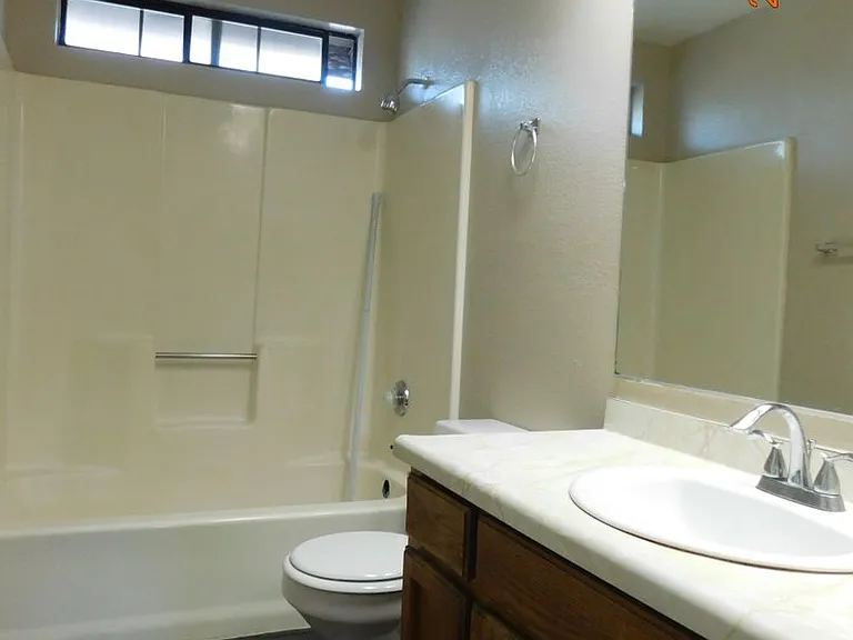 413 S Sunset St — Photo 9