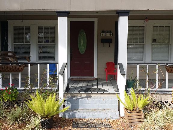 COZY COVERED FRONT PORCH