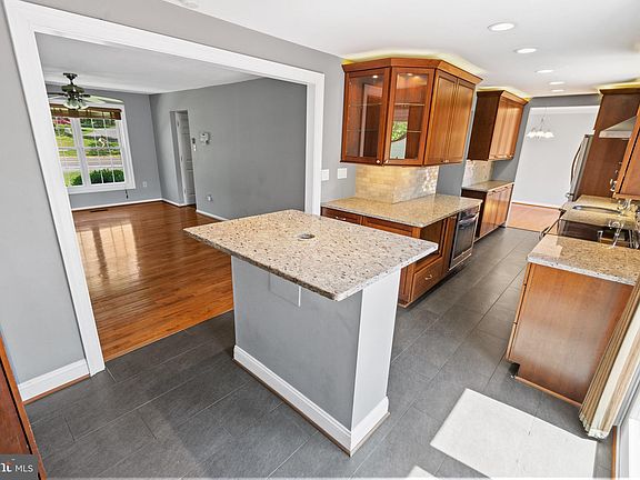 5th image of 13604 Wisteria Dr