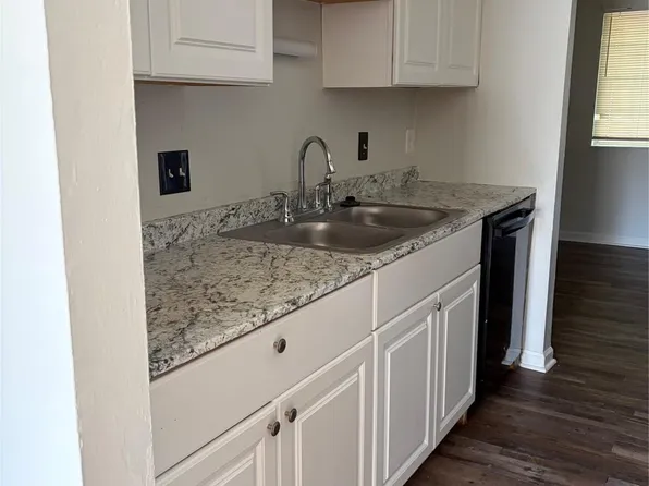 9456 Lexington Cir, Charlotte, NC 28213