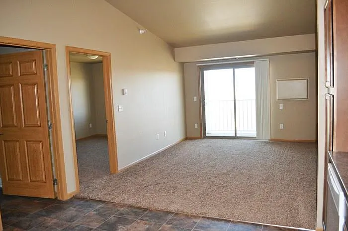 Sidney Apartments — Photo 19