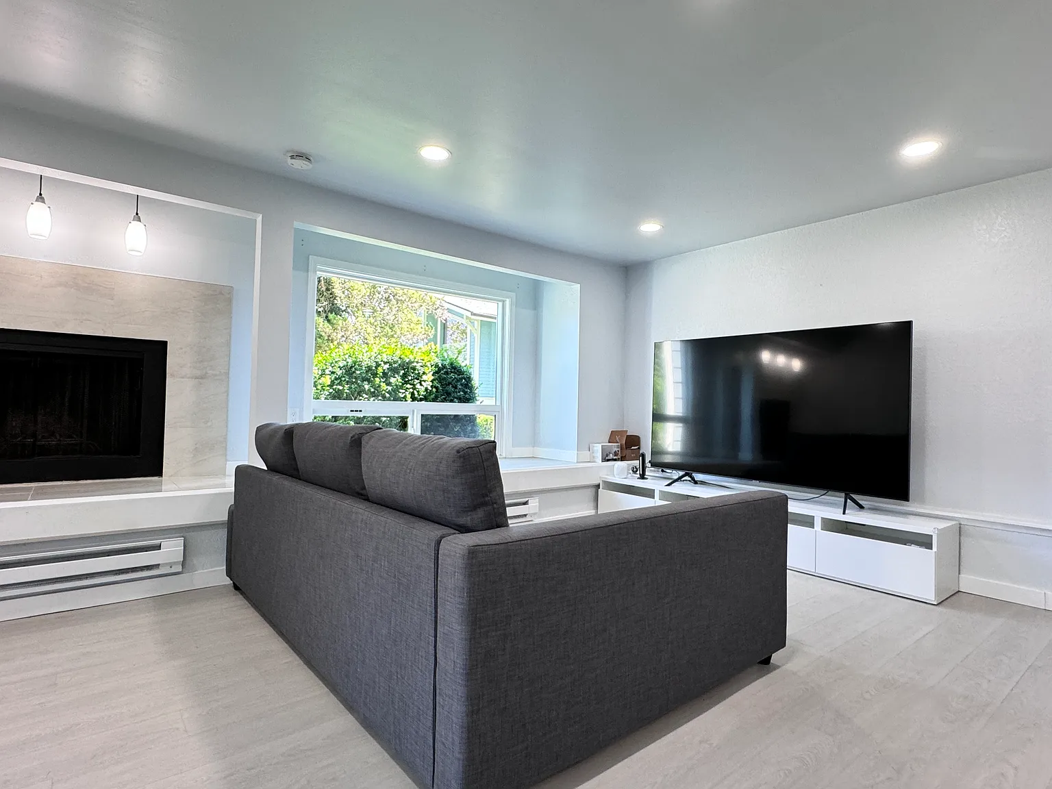 2 bed, 1001 sqft, $2,700 — Photo 2