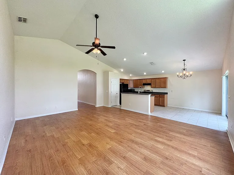 2726 Rochelle Dr — Photo 5