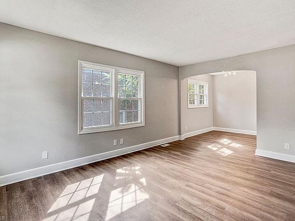 3rd image of 513 W Terrell St