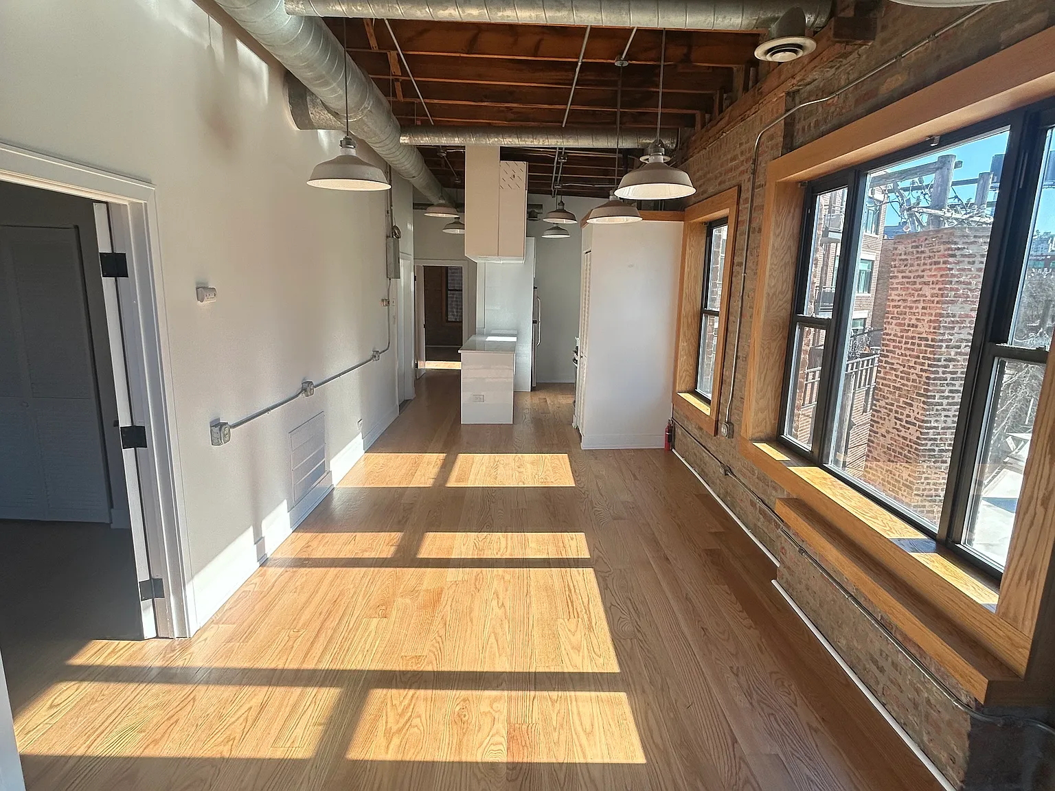 2 bed, 1000 sqft, $3,100 — Photo 2