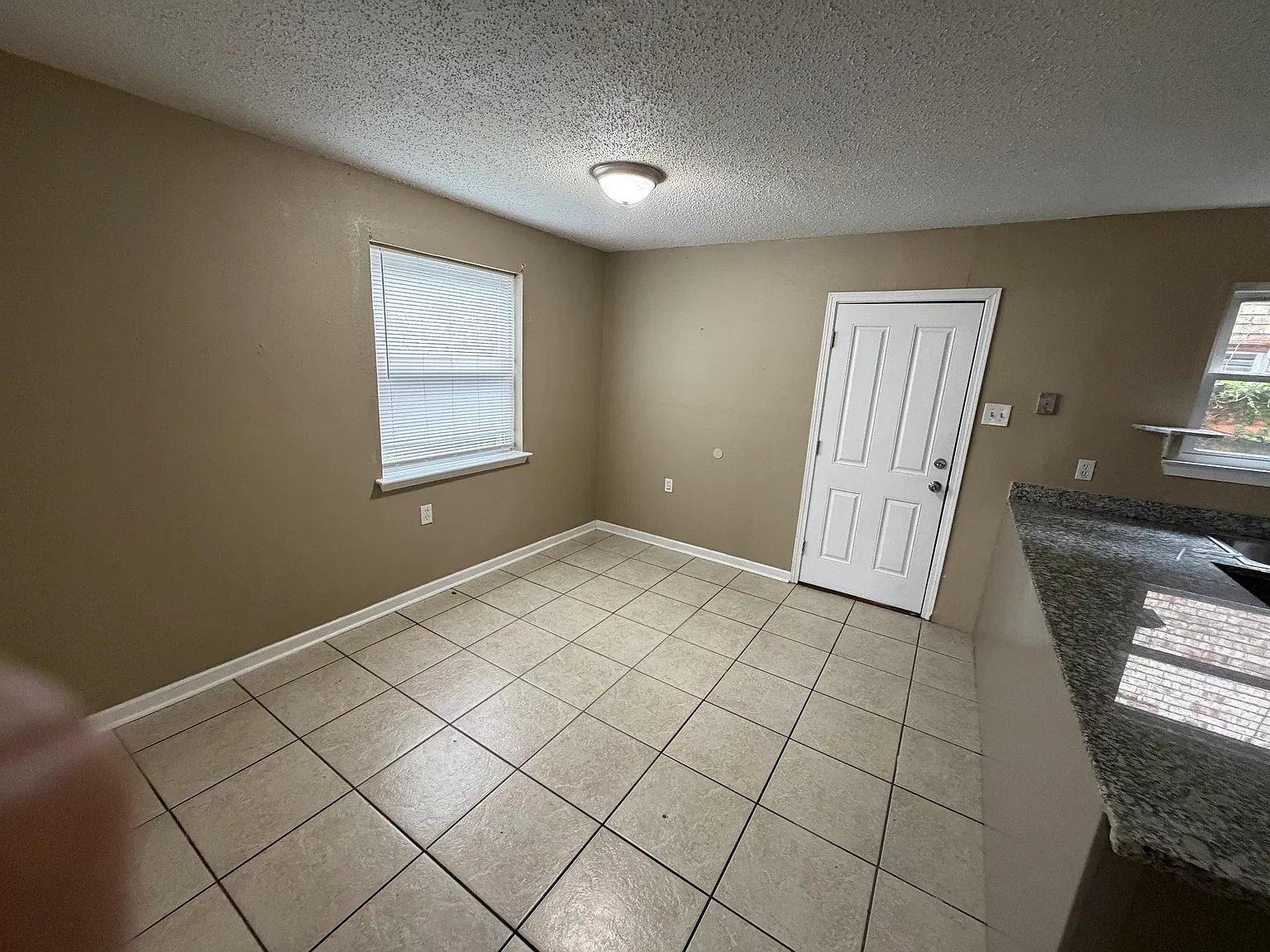 2 bed, 1.5 bath, 1200 sqft, $1,400 — Photo 4