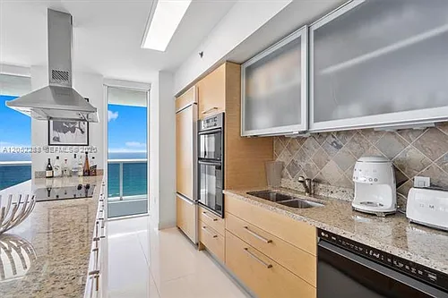 1830 Ocean Dr Photo 1