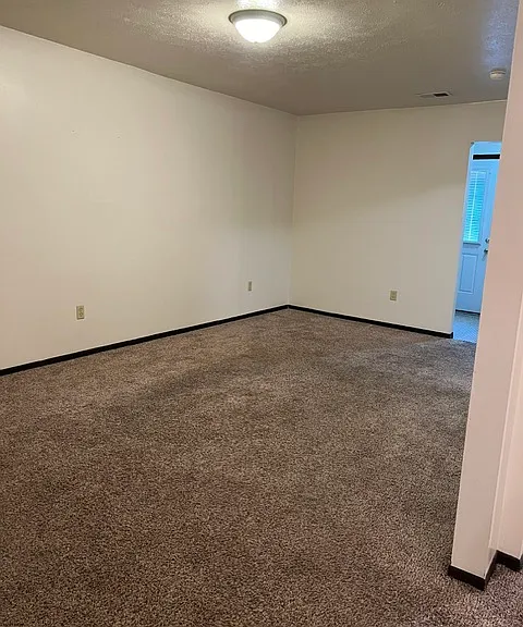 1043 Cranston Dr — Photo 11