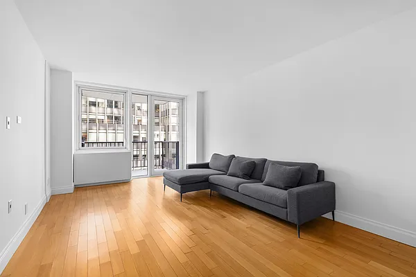 Rented by SERHANT. | media 1