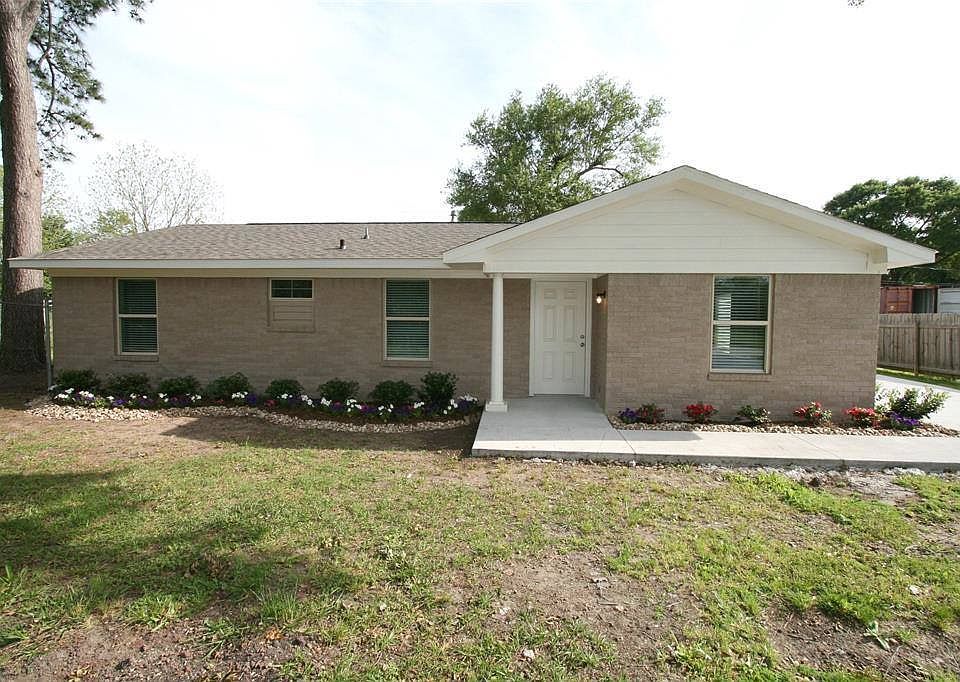 1st image of 16223 Grasmere Dr