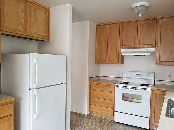 2nd image of 1384 NW Falls Creek Loop Unit 201