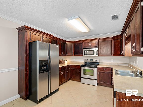 5th image of 192 San Sabaston St