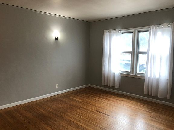 2nd image of 960 El Camino Real APT 3