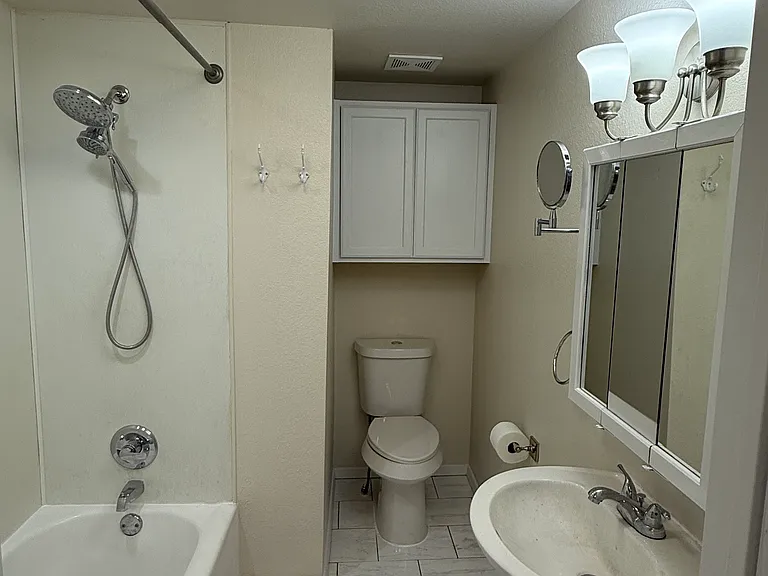 4200 Bonita Dr #A — Photo 11