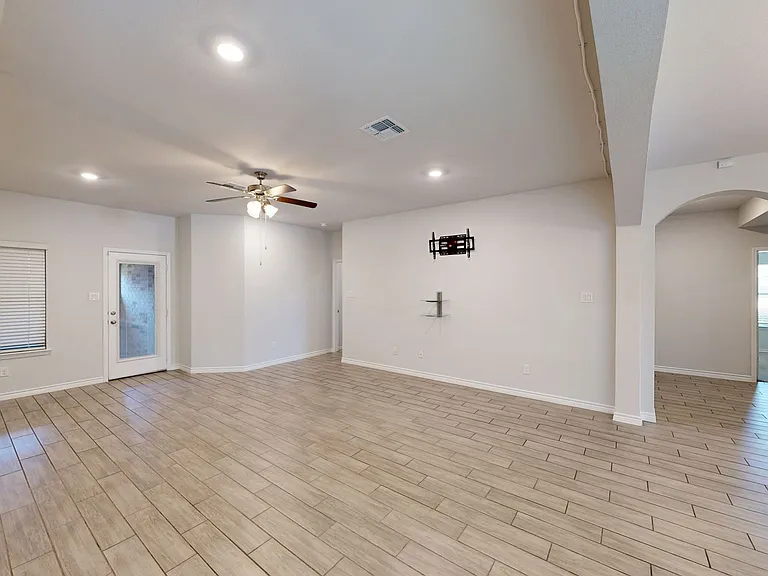 2417 Lavigne Ct — Photo 11