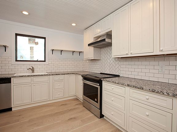 3rd image of 806 S 6th Street