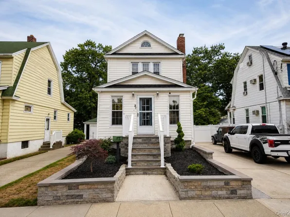 27 Avondale Street, Valley Stream, NY 11581