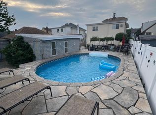 255 Spring St, Lawrence, NY 11559