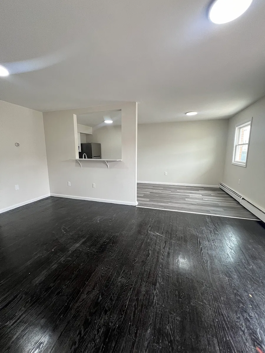 Building Photo - 2305 Sheldon Ave #8