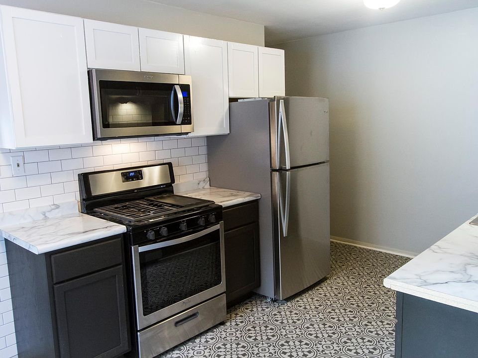 Kitchen stainless appliances and gas range with microwave