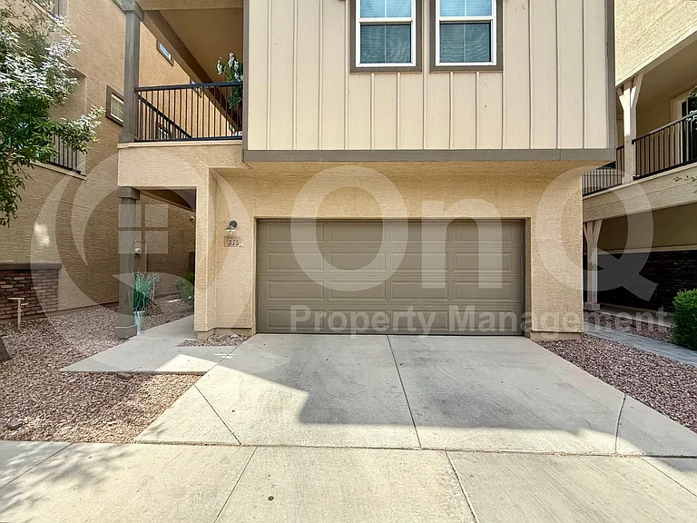 775 W Flintlock Way — Photo 2