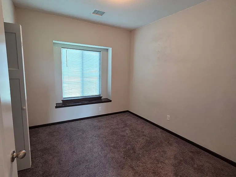 1553 N Aster Cir — Photo 13