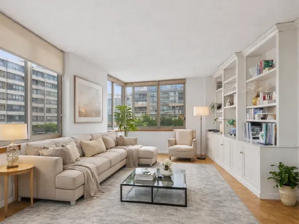 235 E 40th St, New York, NY