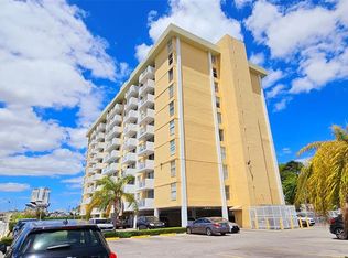 2000 NE 135th St APT 605, Miami, FL 33181